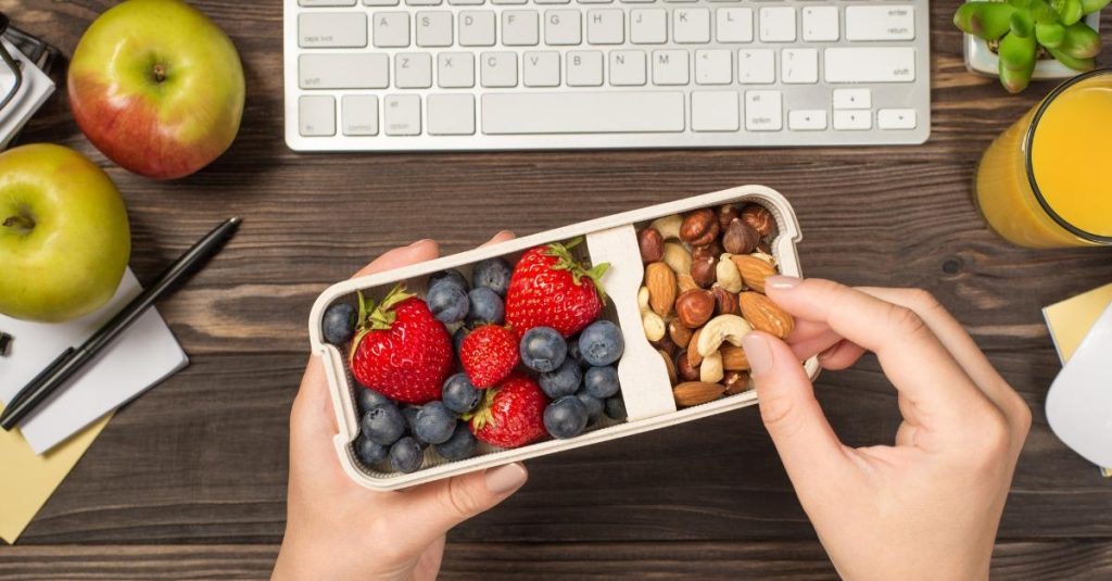 Smart Snacking: Top Treats to Aid Your Weight Loss Journey Smart Snacking: Top Treats to Aid Your Weight Loss Journey
